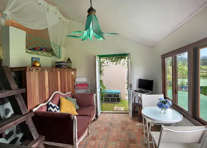 Waterfall Treehouse Cabins 3* ブドゥグル