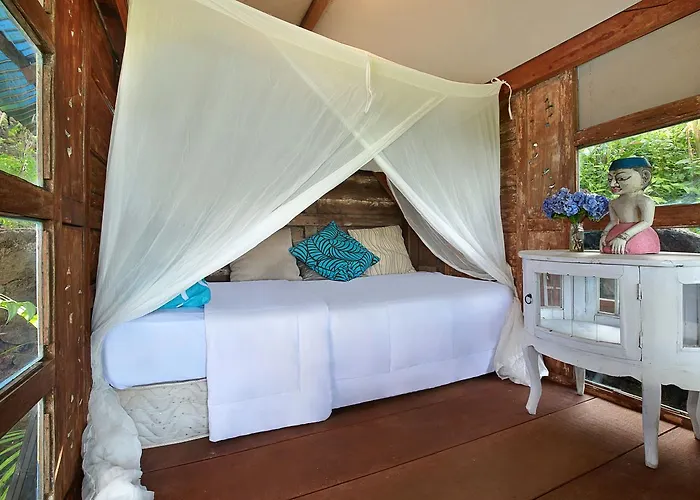 Waterfall Treehouse Cabins 3* ブドゥグル