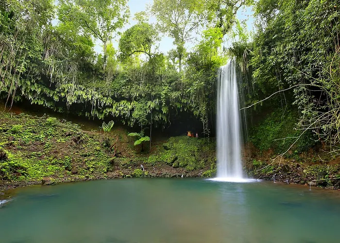 Waterfall Treehouse Cabins 3* ブドゥグル