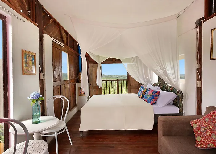 ベッド・アンド・ブレックファスト Waterfall Treehouse Cabins 3*