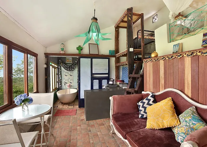 ベッド・アンド・ブレックファスト Waterfall Treehouse Cabins 3*