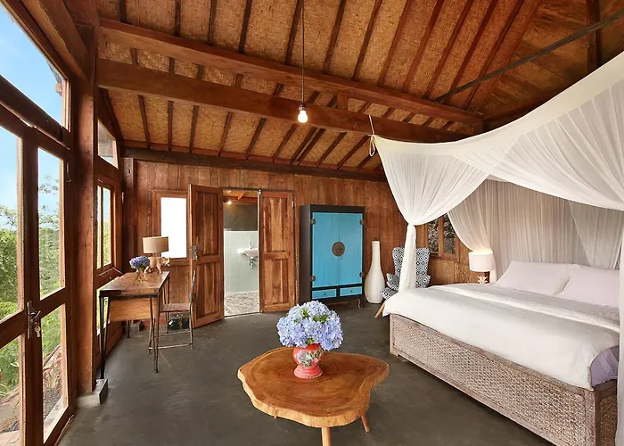 Waterfall Treehouse Cabins 3* ブドゥグル