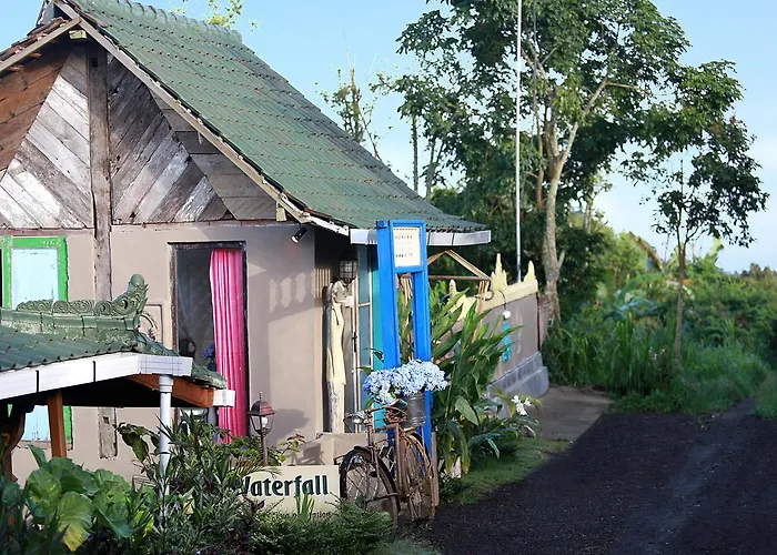 ベッド・アンド・ブレックファスト Waterfall Treehouse Cabins 3*